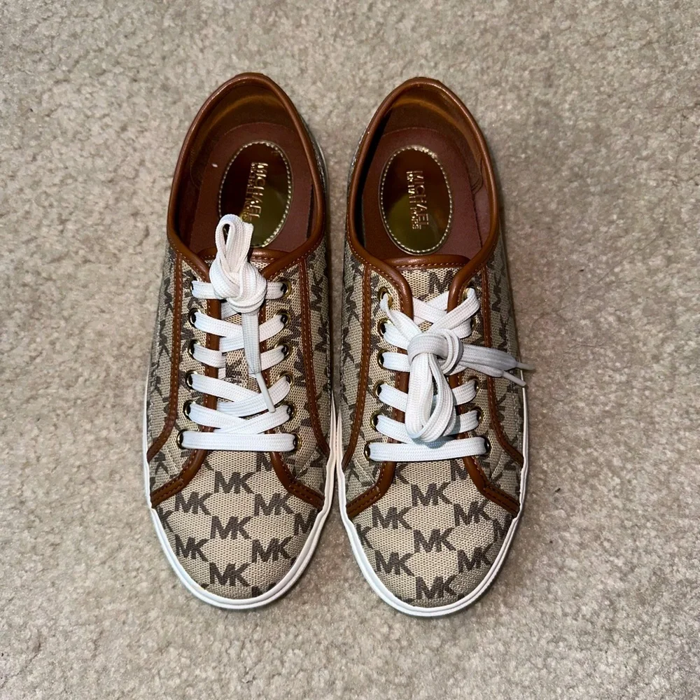 Michael Kors Sneakers - Picture 2 of 4